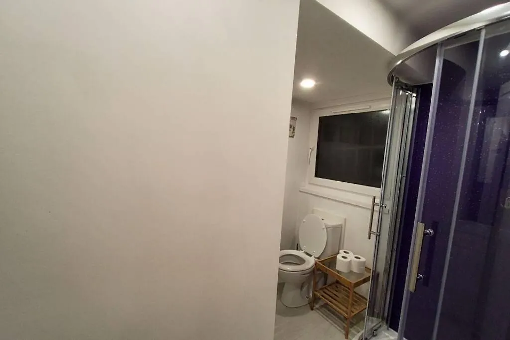 Leith Spectacular Apartment By Sensational Stay Short Lets & Serviced Accommodation With 6 Separate Beds & 2 Baths Edinburgh