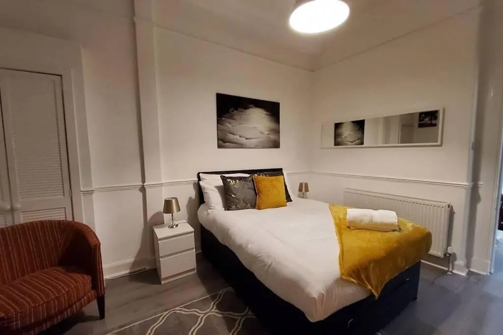 Leith Spectacular Apartment By Sensational Stay Short Lets & Serviced Accommodation With 6 Separate Beds & 2 Baths Edinburgh