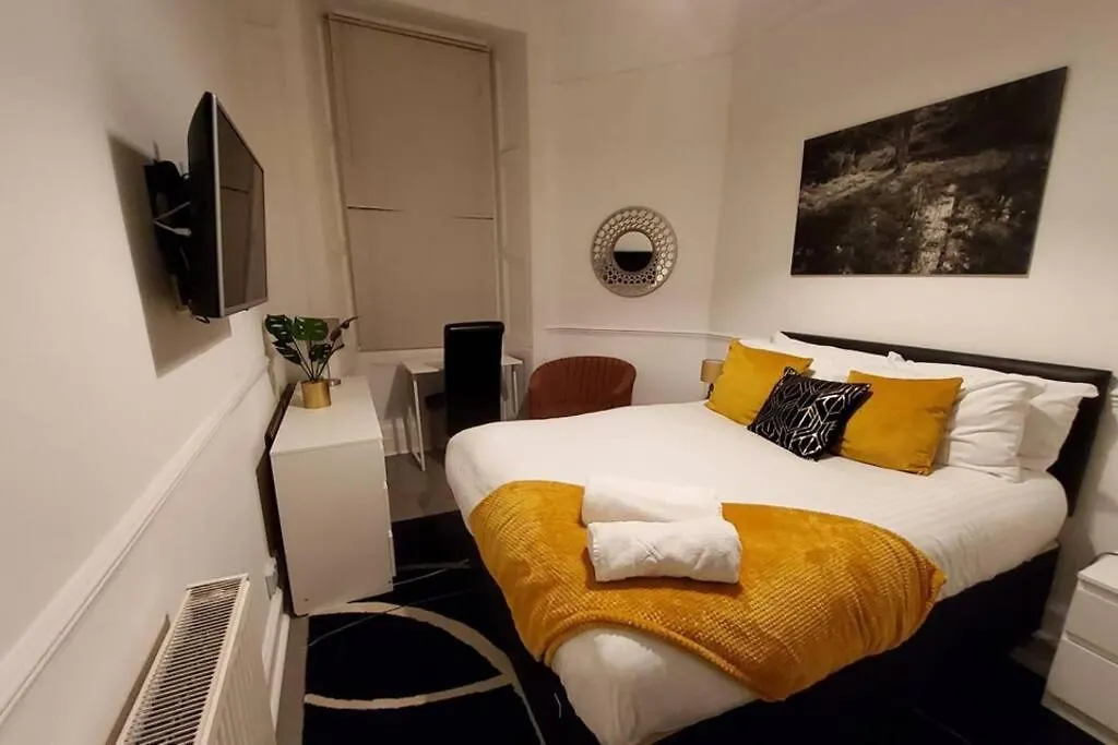 Leith Spectacular Apartment By Sensational Stay Short Lets & Serviced Accommodation With 6 Separate Beds & 2 Baths Edinburgh