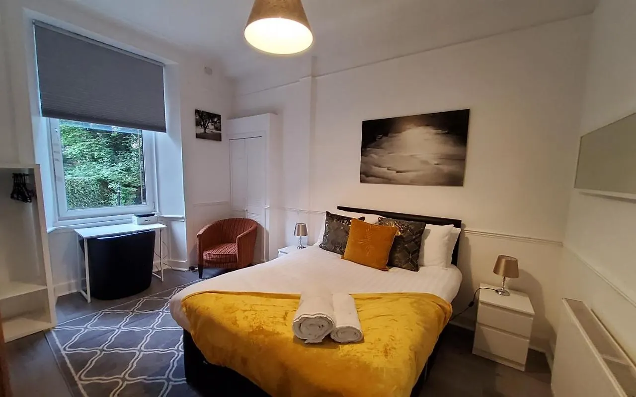 Leith Spectacular Apartment By Sensational Stay Short Lets & Serviced Accommodation With 6 Separate Beds & 2 Baths Edinburgh