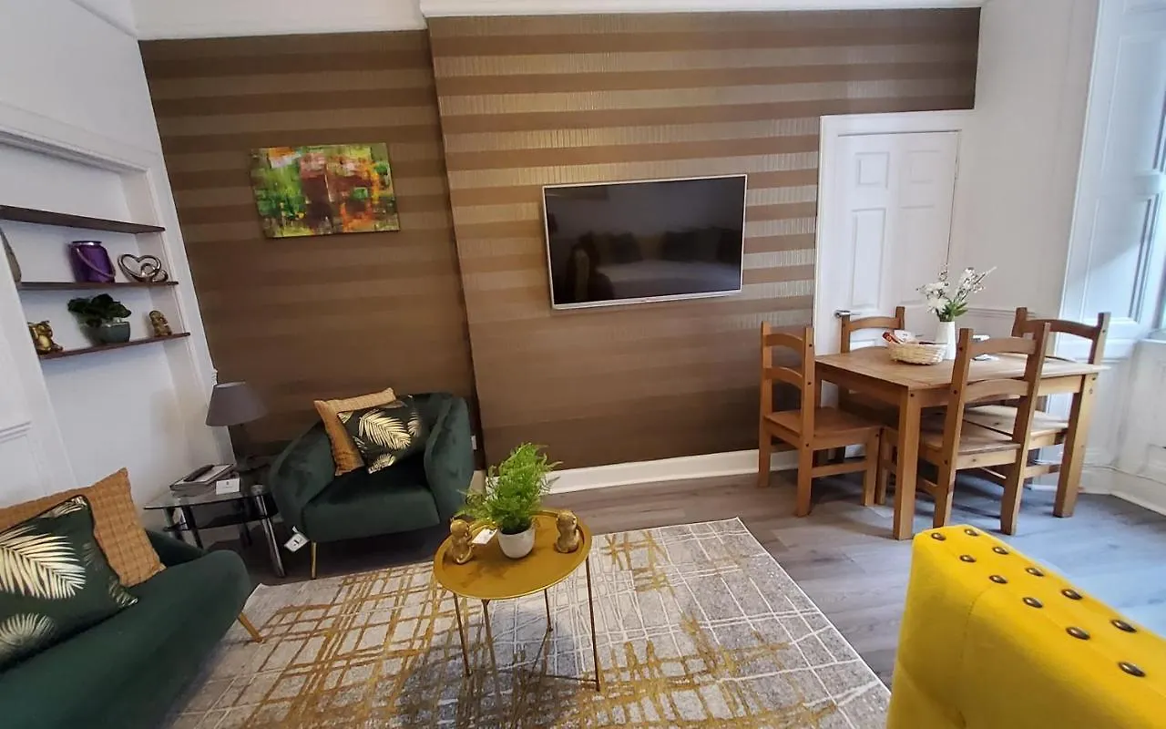 Leith Spectacular Apartment By Sensational Stay Short Lets & Serviced Accommodation With 6 Separate Beds & 2 Baths Edinburgh