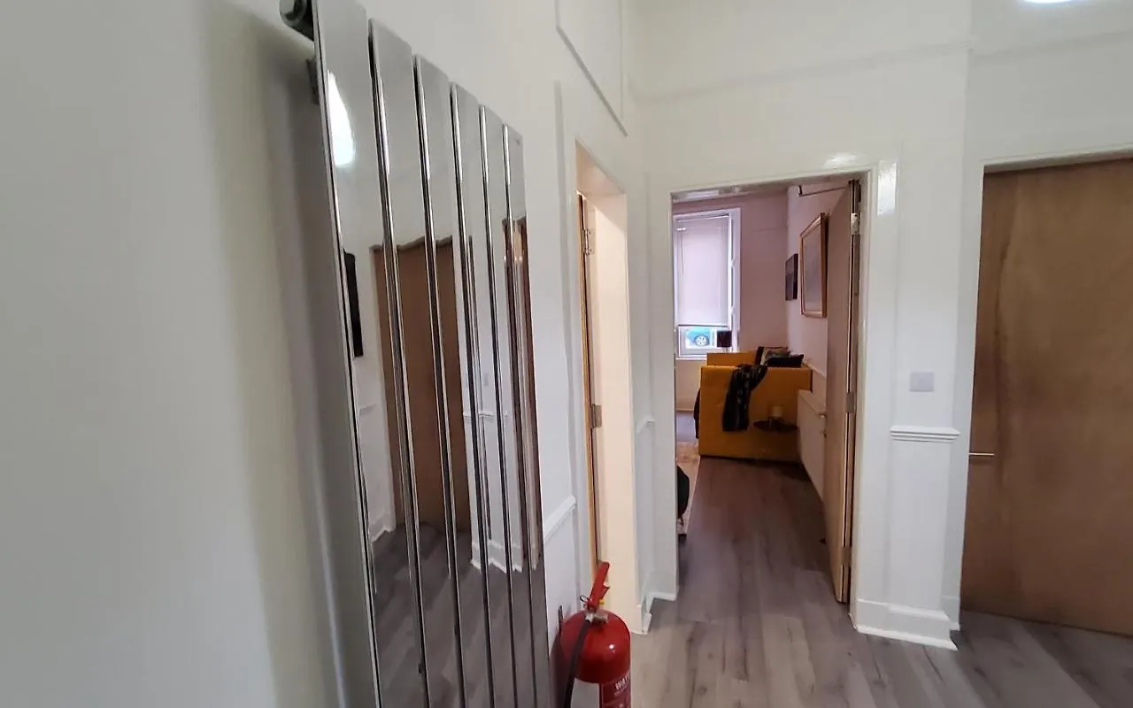 Leith Spectacular Apartment By Sensational Stay Short Lets & Serviced Accommodation With 6 Separate Beds & 2 Baths Edinburgh