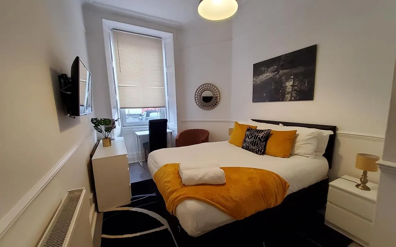 Leith Spectacular Apartment By Sensational Stay Short Lets & Serviced Accommodation With 6 Separate Beds & 2 Baths Edinburgh