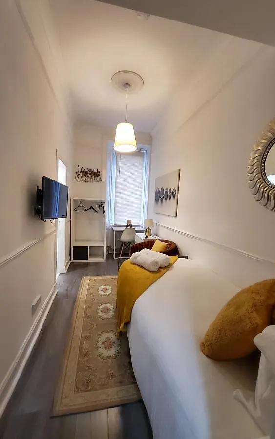 Leith Spectacular Apartment By Sensational Stay Short Lets & Serviced Accommodation With 6 Separate Beds & 2 Baths Edinburgh 0*,